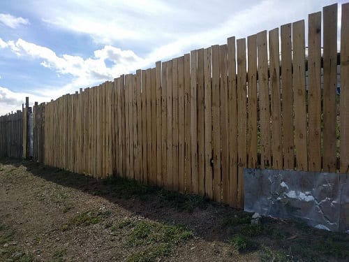 Image 1: A new fence has been set up on a plot of land in the northern areas of the city. 