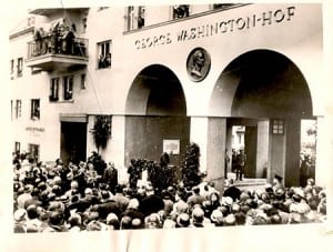 This photo shows the opening celebration of the George-Washington-Hof built 1927-30