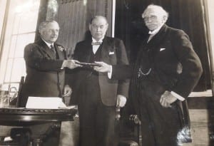 JA Fleming receiving the Kelvin medal. (Image provided by UCL Special Collections Library).