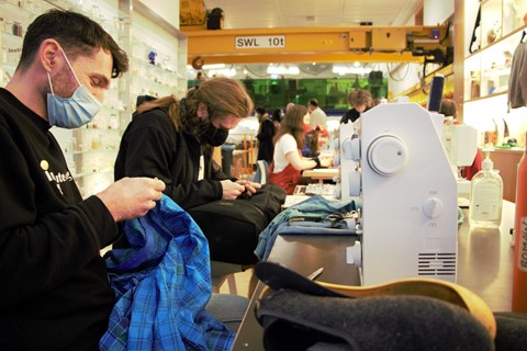 repair cafe: people at sewing machines