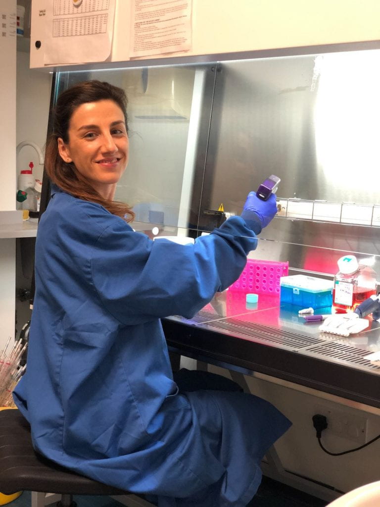 Pilar Acedo in the lab